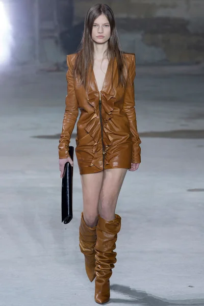 Look 11